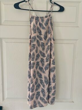 Sleeveless Leaf-Print Slip Dress in Blush and Navy